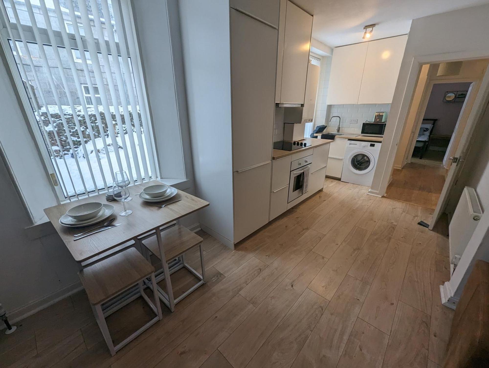 Apartment Modern 2 Bedroom And 2 Bath *