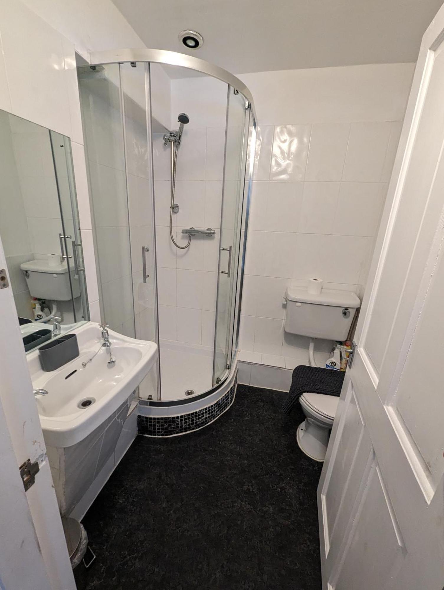 Apartment Modern 2 Bedroom And 2 Bath *