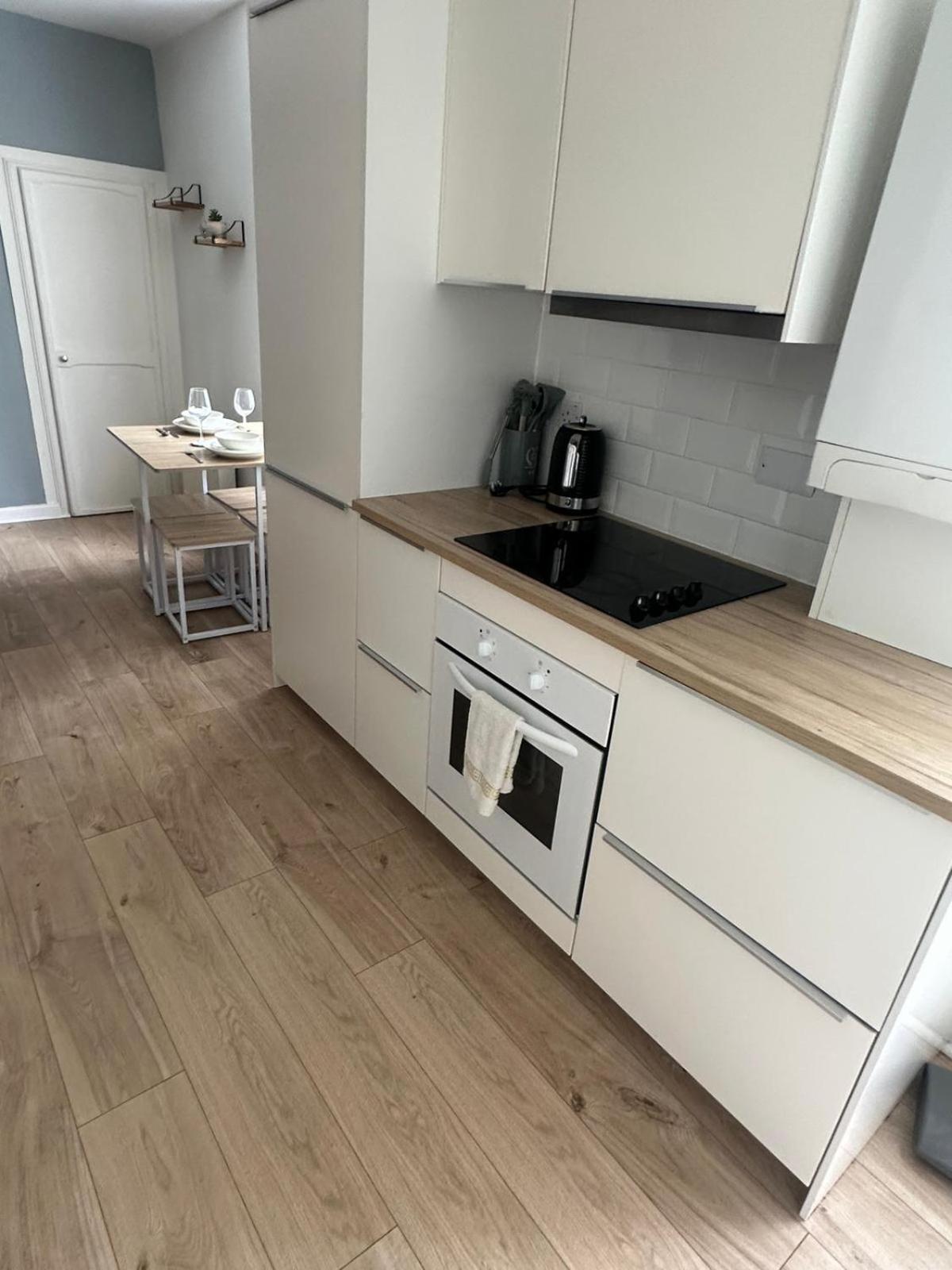 Modern 2 Bedroom And 2 Bath Apartment Aberdeen