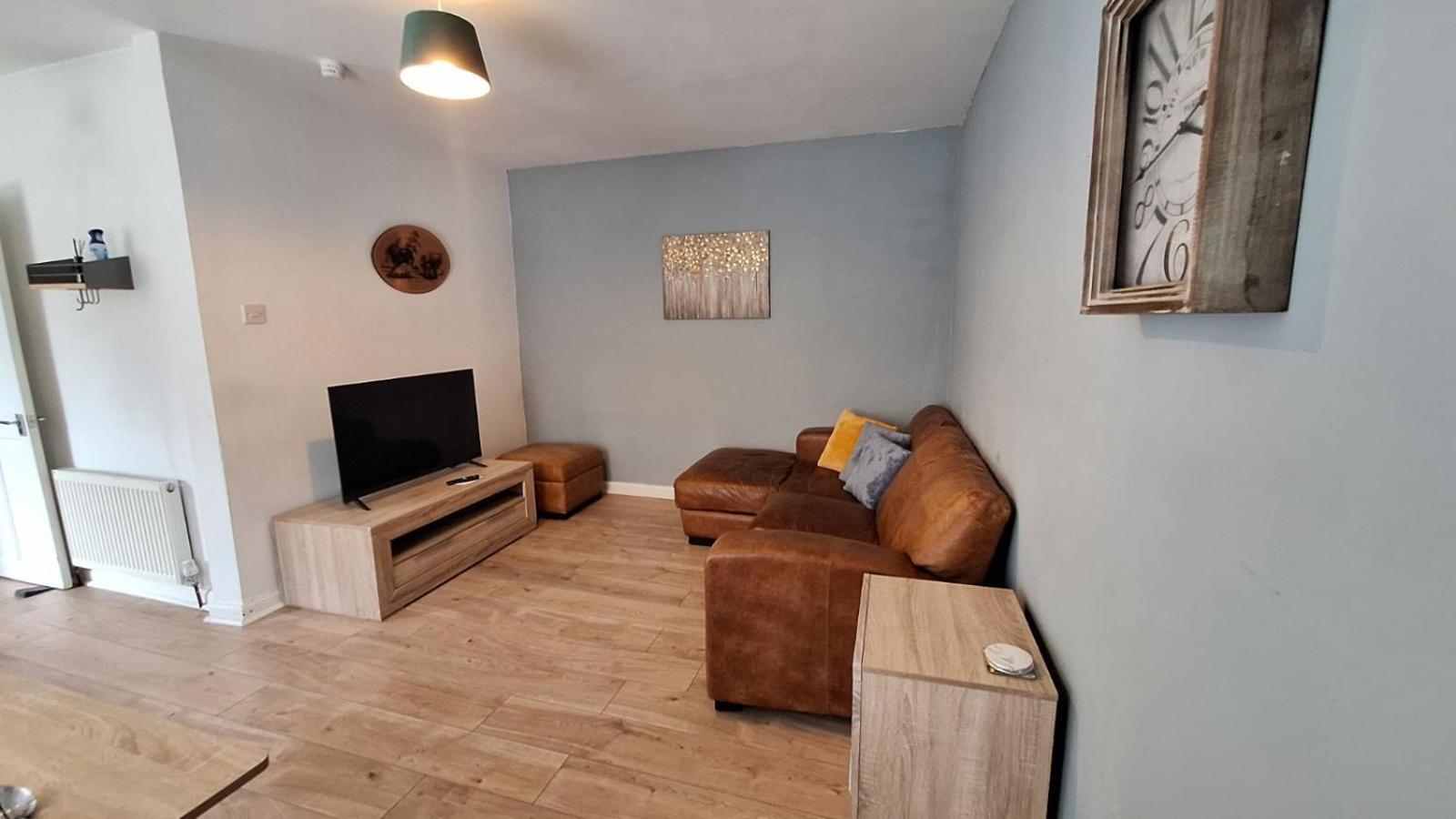Modern 2 Bedroom And 2 Bath Aberdeen