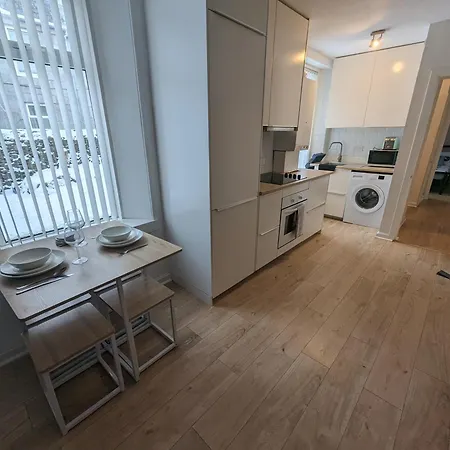 Modern 2 Bedroom And 2 Bath Apartment Aberdeen Exterior photo